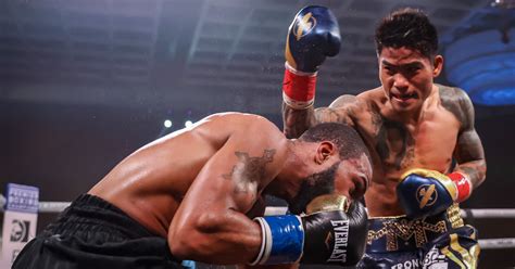 MARK MAGSAYO CAPTURES WBC FEATHERWEIGHT .